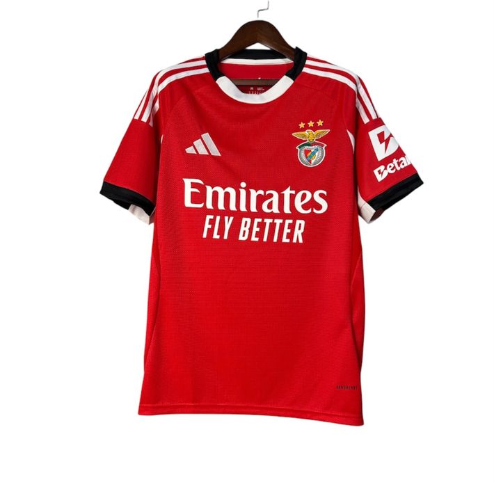 Camisolas do Benfica e Braga