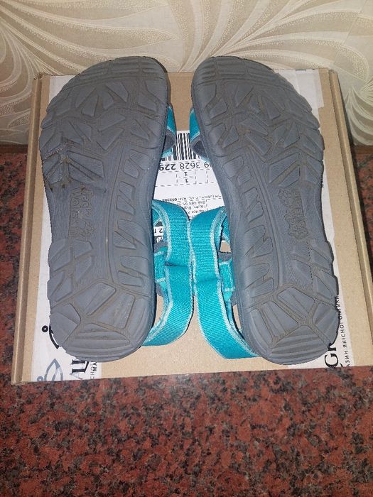 Продам дитячі босоніжки ,Jack Wolfskin. 35 розмір устілка 22.2 ст