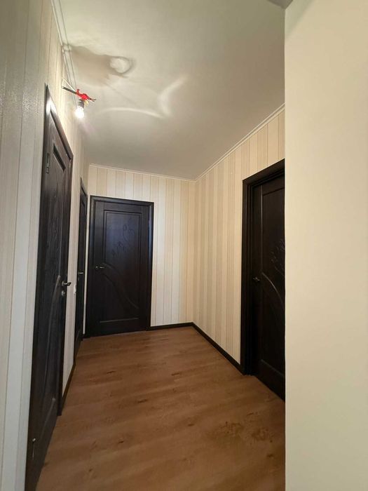 Продам 3х квартиру на другому поверсі