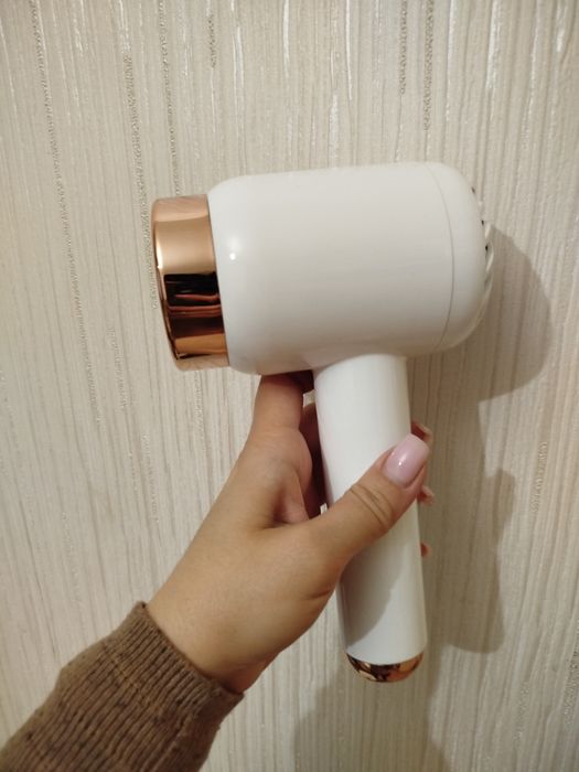 Фен безпровідний новий