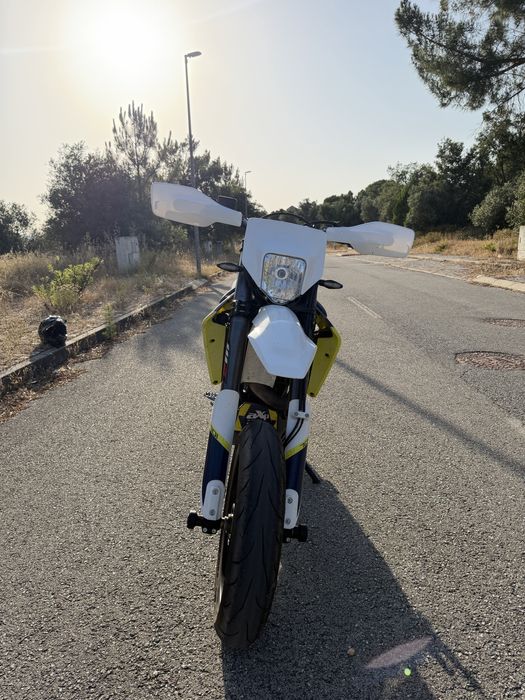 Husqvarna 701 supermoto