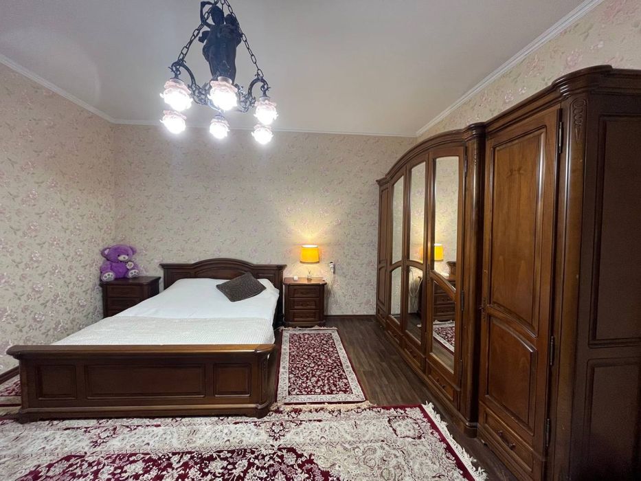 Спальня РУМЫНИЯ натуральное дерево кровать+тумбочки+шкаф+комод+зеркал