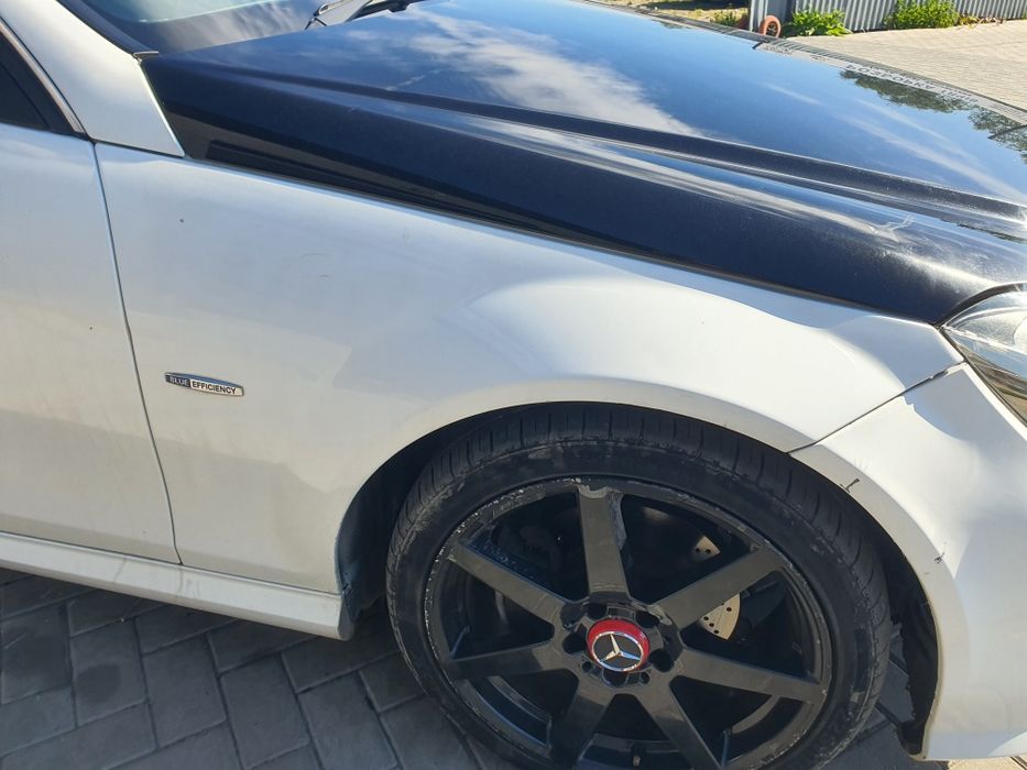 Крило праве біле Mercedes-Benz c-class w204 купе седан біле