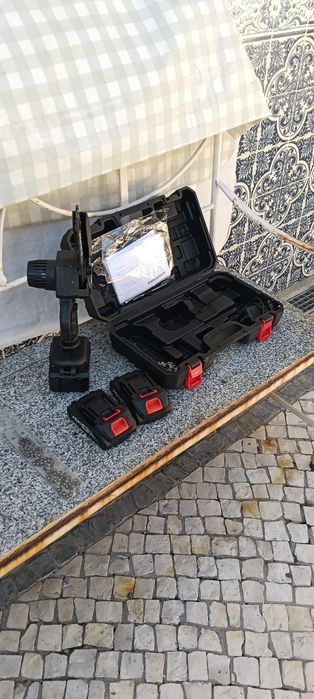 Battery-Powered Pruning Chainsaw with 3 Chains, 3 Batteries, and 2 Extension Bars64741083763331121