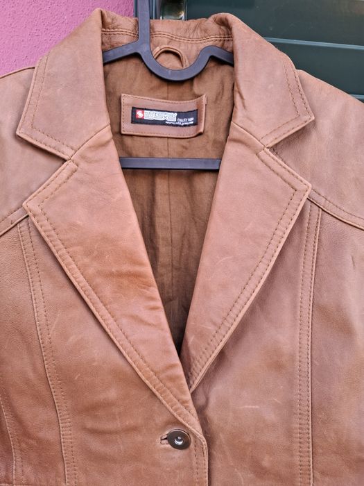 Caso estilo pele em castanho, tamanho L