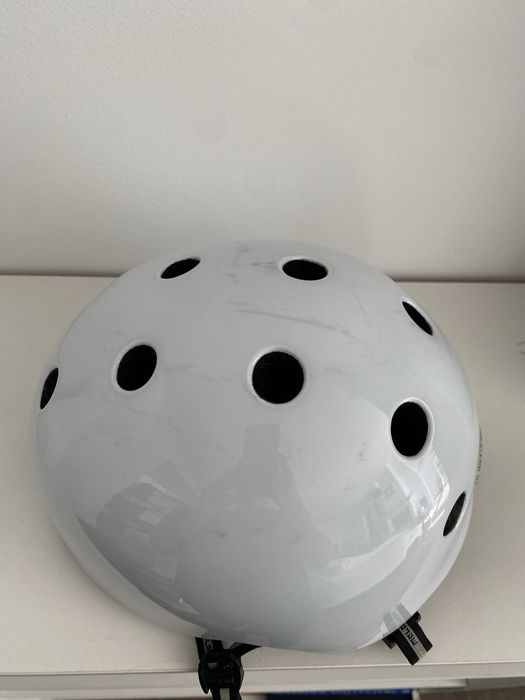 Capacete branco Melon bicicleta