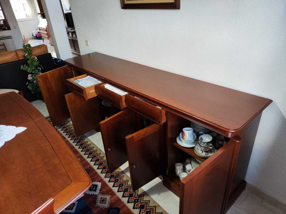 Sala de jantar em cerejeira