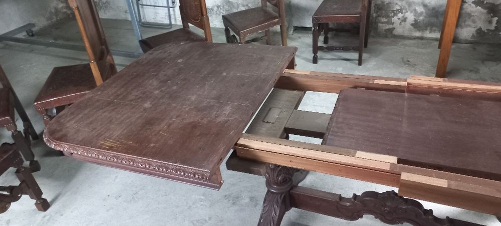 Mesa extensível com 8 cadeiras