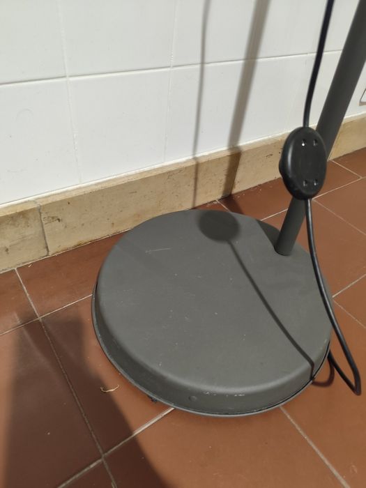Candeeiro de Pé cinzento