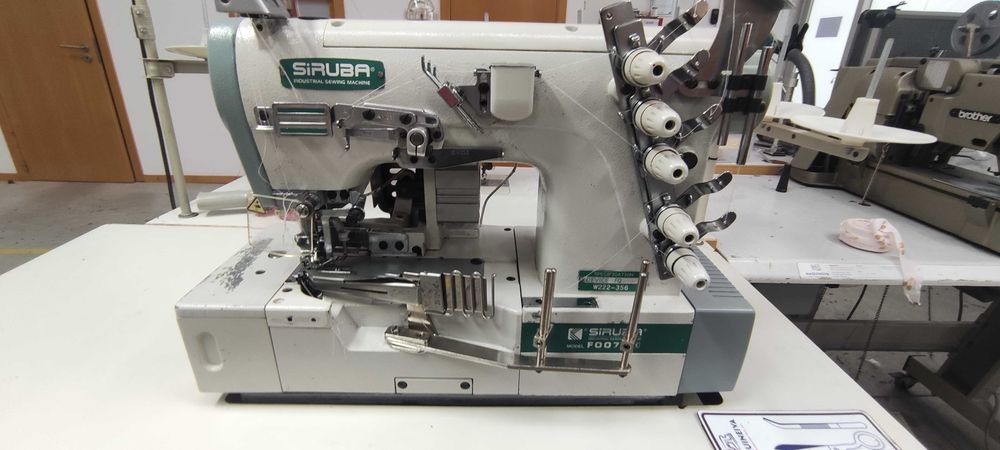 Máquina de  Colarete SIRUBA W222-356