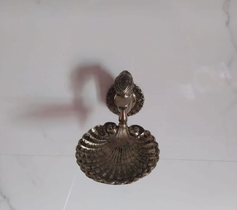 Saboneteira de parede em bronze