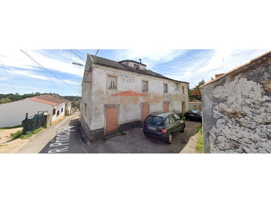 Moradia com 3000 m2 terreno em Tomar na zona Casais — Casais E Alviobeira, Santarém