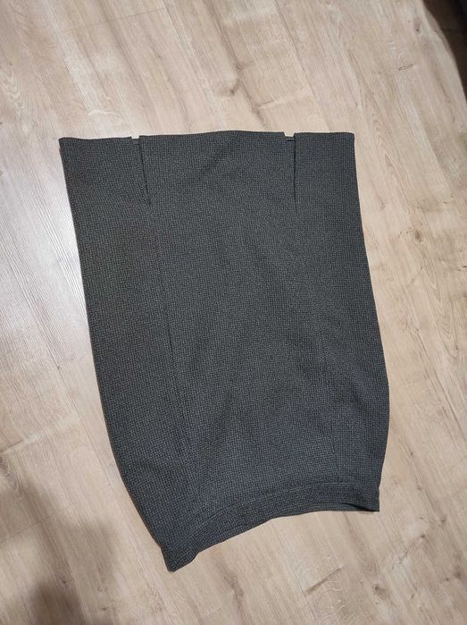 Spódnica klasyczna 40 na podszewce