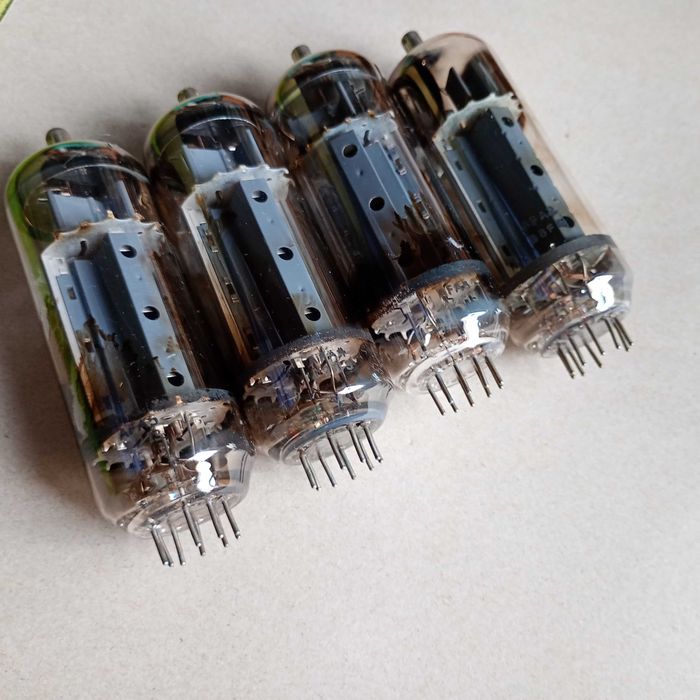 Lampy elektronowe 4szt.