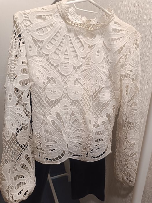 Біла блузка святкова