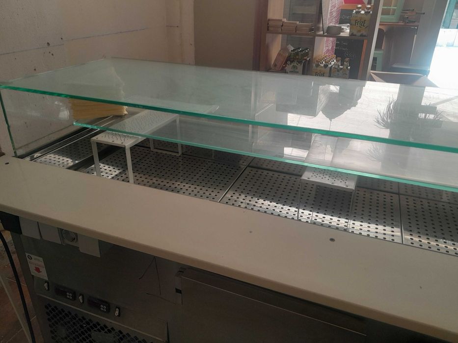 VITRINE FRIGORIFICA 2.50 cm. estado nova