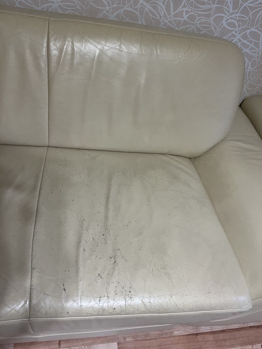 Шкіряний диван в крісло