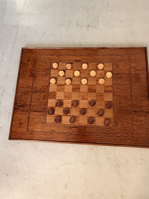 Antigo Tampo / Tabuleiro de Mesa de Jogos Reversível (Xadrez, Damas e Gamão) em Madeira Nobre + 24 Peças
