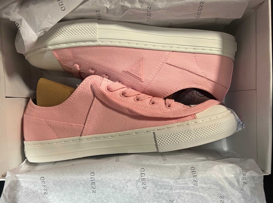 Damskie buty sneakersy marki Guess