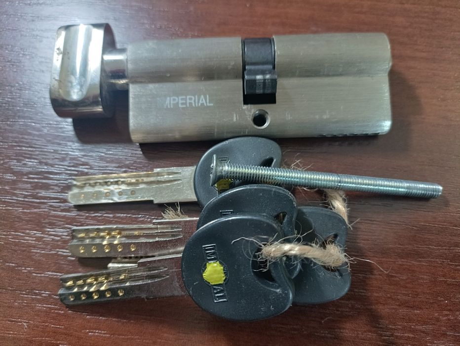 Продам цилиндр 80(40х40)  с комплектом ключей