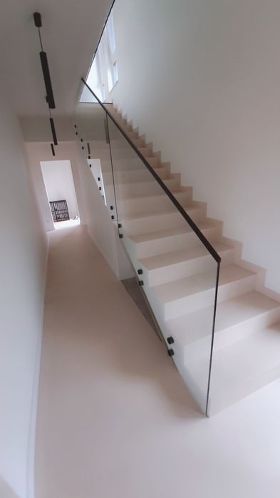 Balustrady wewnętrzne lakierowane proszkowo