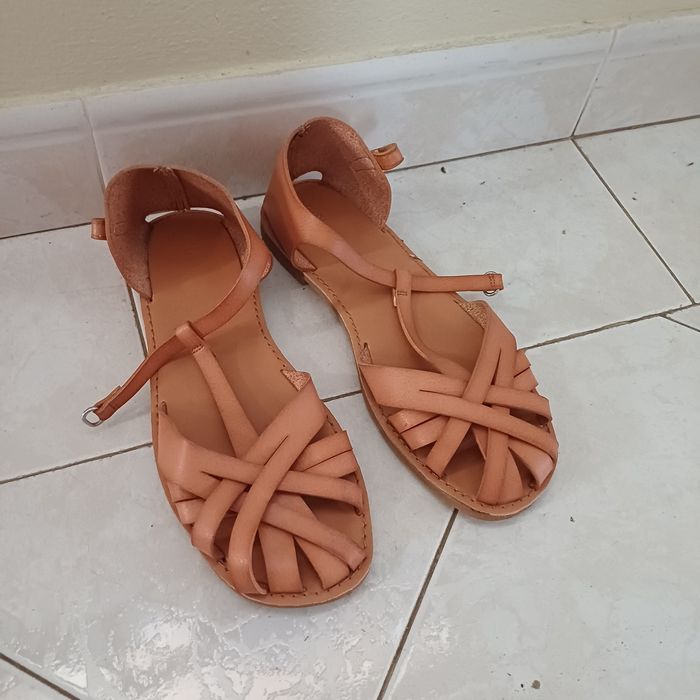 Sandálias em cabedal tamanho:34