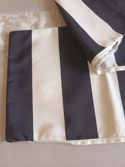Capas para almofada preta e branca