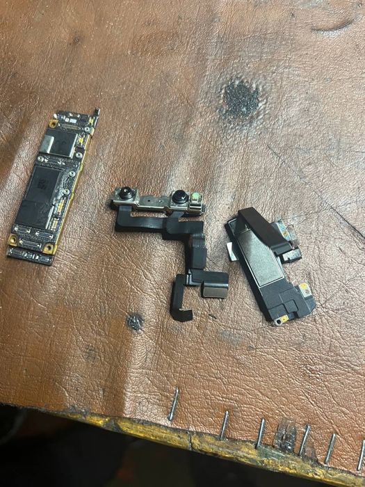 Продам материнскую плату на айфон 11