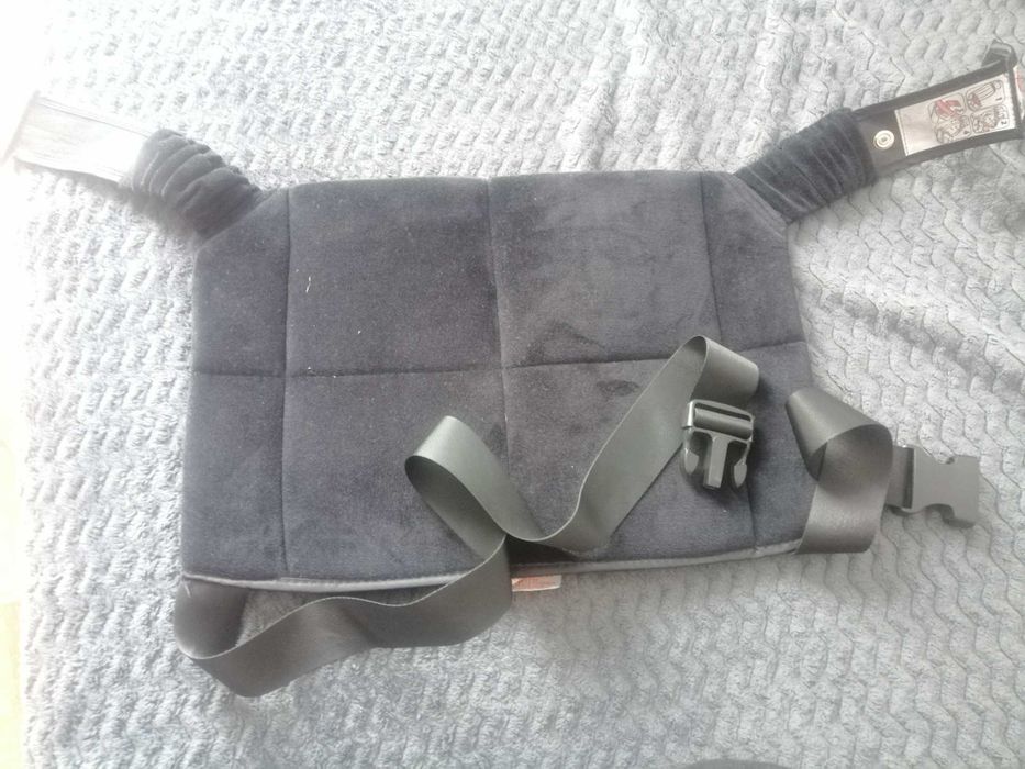 Adapter do pasów w samochodzie