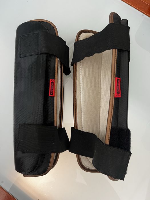 Luvas de box adidas e caneleiras pouco uso