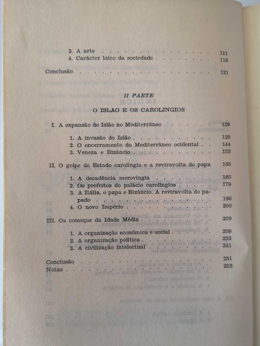 Maomé e Carlos Magno - Universidade Moderna