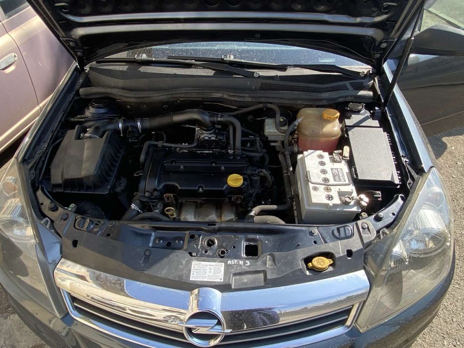 Продам Опель Астра H 1.4л 2008 года серого цвета