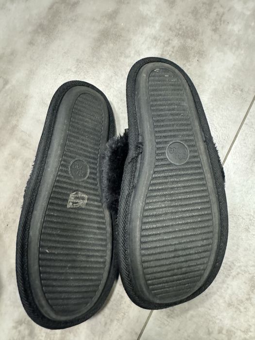 Kapcie z puszkiem i cekinami