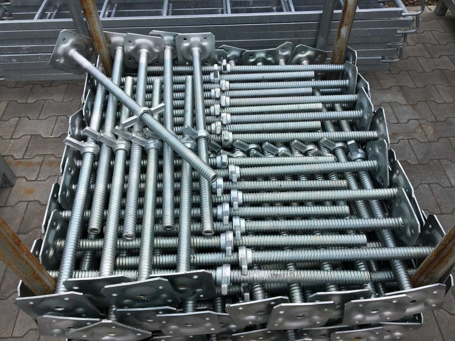 Nowe lekkie rusztowanie na ścianę szczytową aluminium Plettac 8,3 m wysokości x 10 m długości - podest 2,5 m