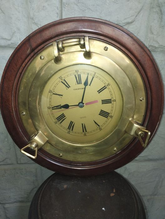 Барометр, метеостанція, годинник