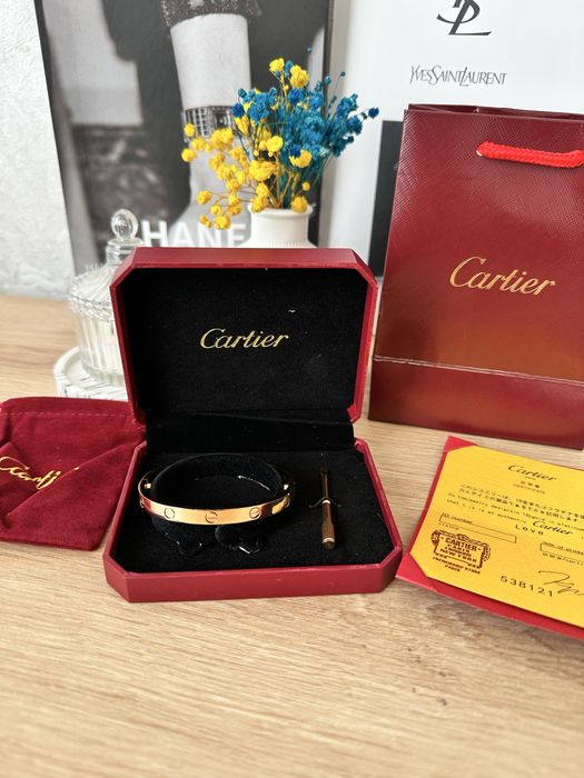 Браслет в стилі Cartier love зі всіма лого па повним фірмовим пакуванням.