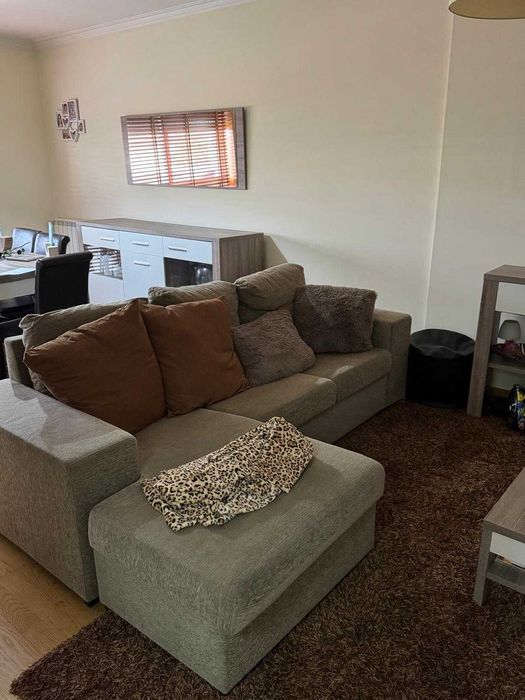 Sala de estar e jantar semi-nova