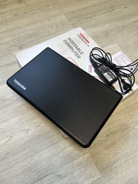 Ноутбук с Коробкой, новый SSD