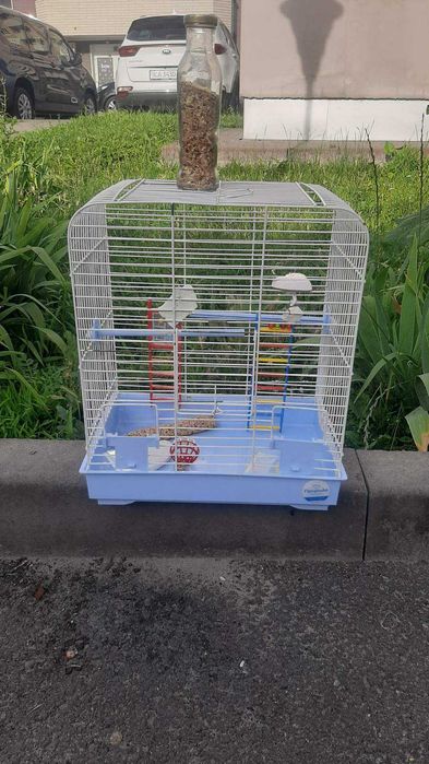 Продам клетку для попугаев просторная