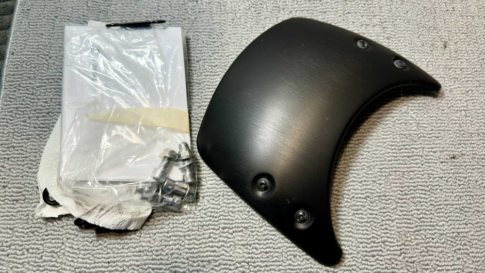 Rizoma fly screen em alumínio preto Triumph