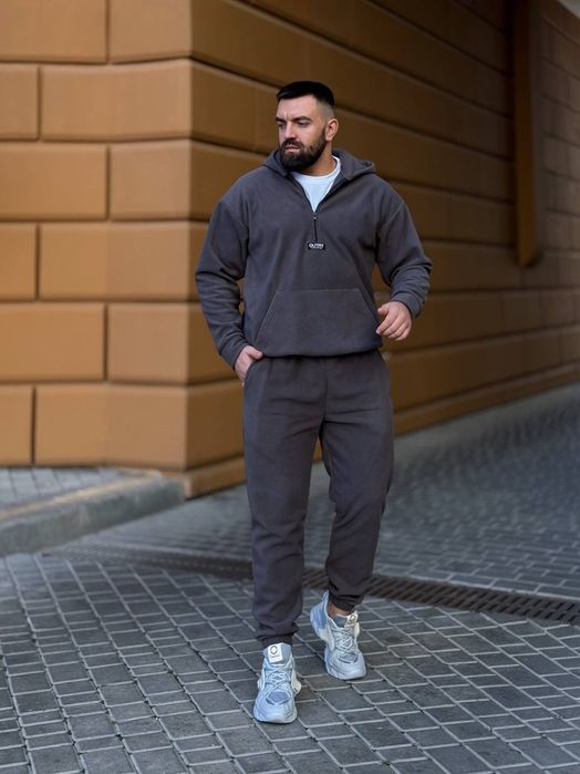 Чоловічий теплий костюм.