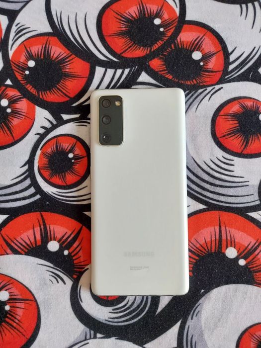 Samsung Galaxy  S20 FE.