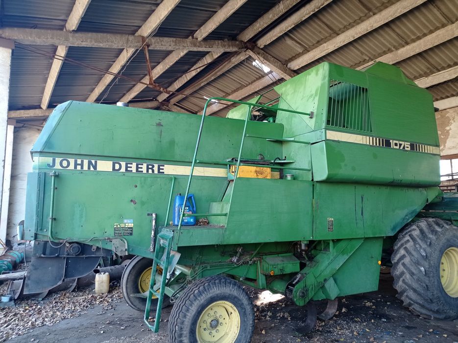 Комбайн John Deere 1075