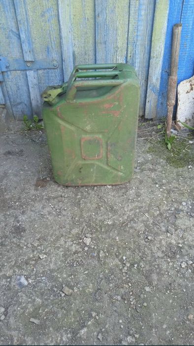 Железная канистра