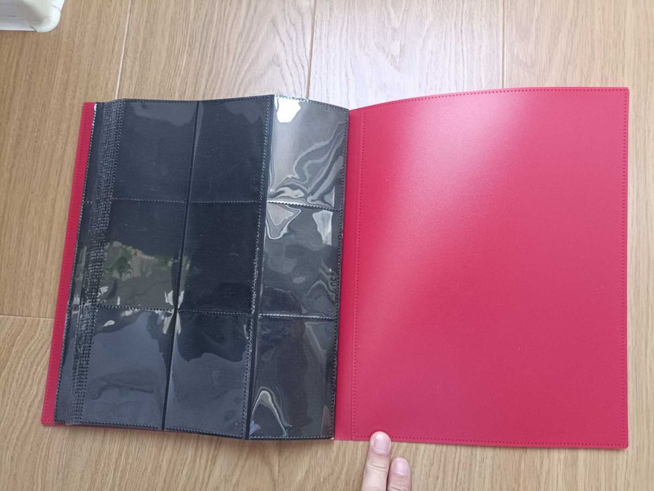 Czerwony klaser, album na karty Pokémon / TCG – 20 stron