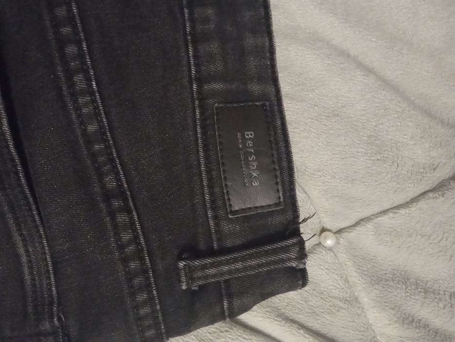 Jeansy damskie Bershka