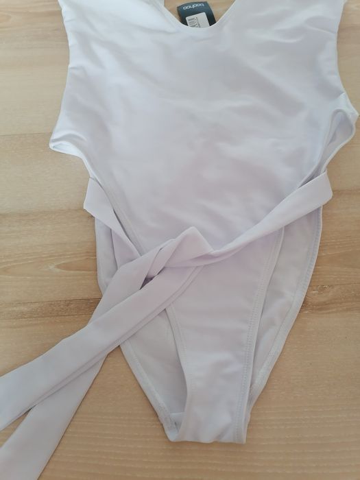 Boohoo strój kąpielowy biały z paskiem L