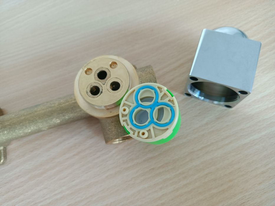 Mosiężny podtynkowy element do baterii głowica ceramiczna