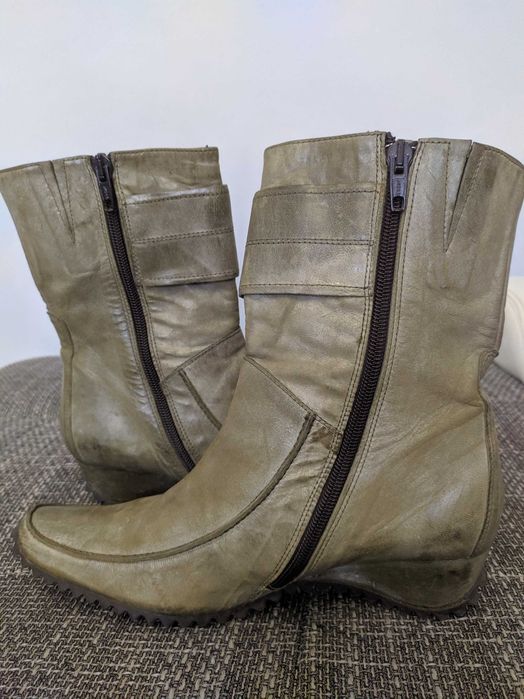 Сапоги короткие демисезонные из натуральной кожи