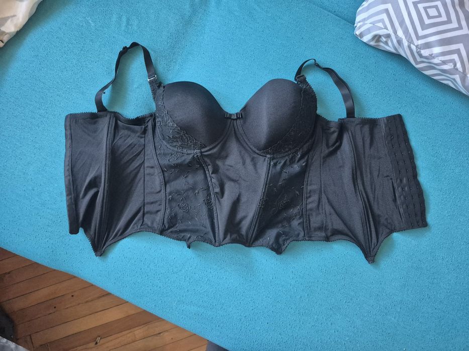 Gorset w rozmiarze 38C